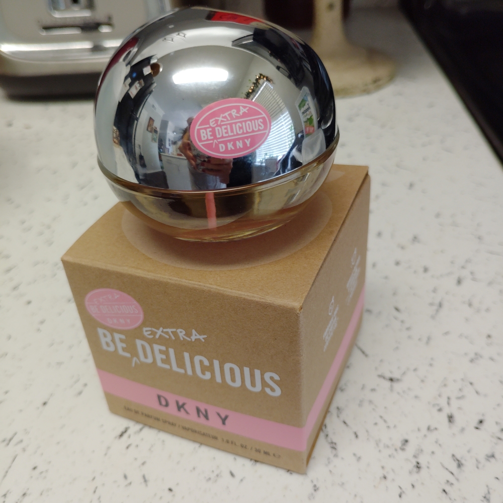 DKNY Be Delicious Extra Perfume with Silver and Pink 1.0 Ounce